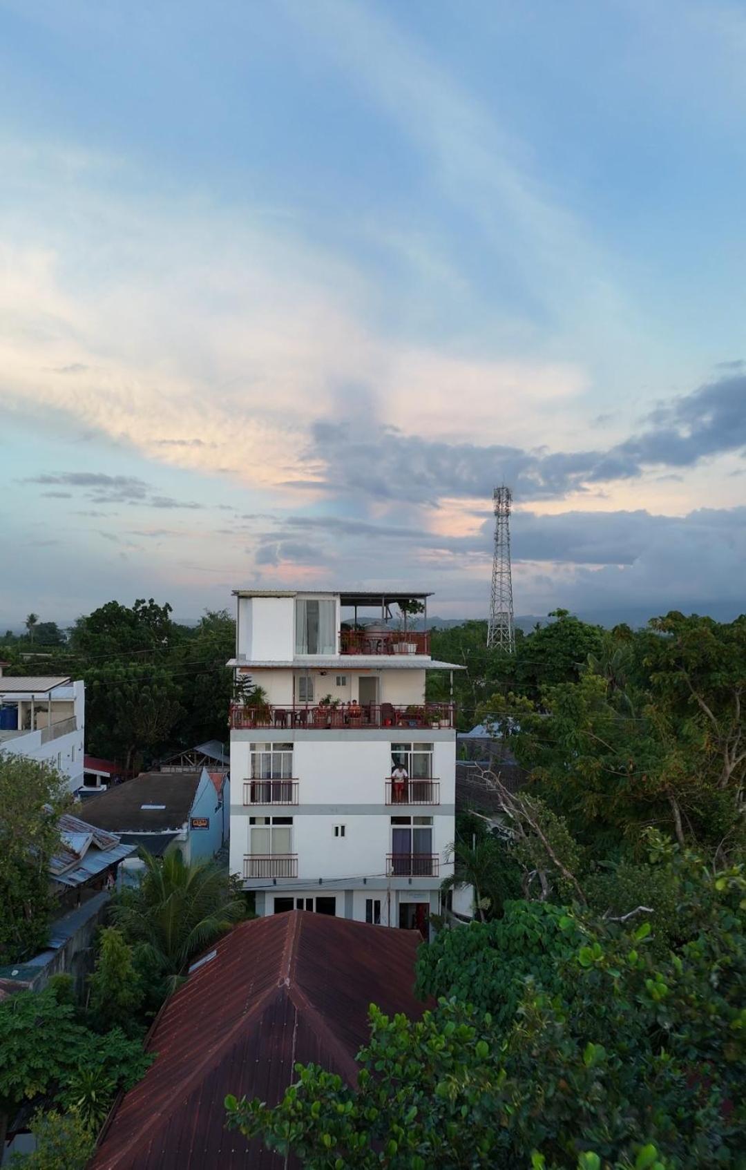 Strandhaus Condotel Moalboal Exterior photo